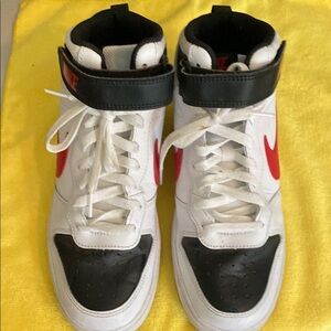 Nike Court Borough Mid 2 size 7
